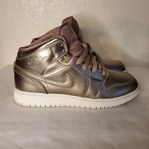 Jordan 1 Mid sepia stone